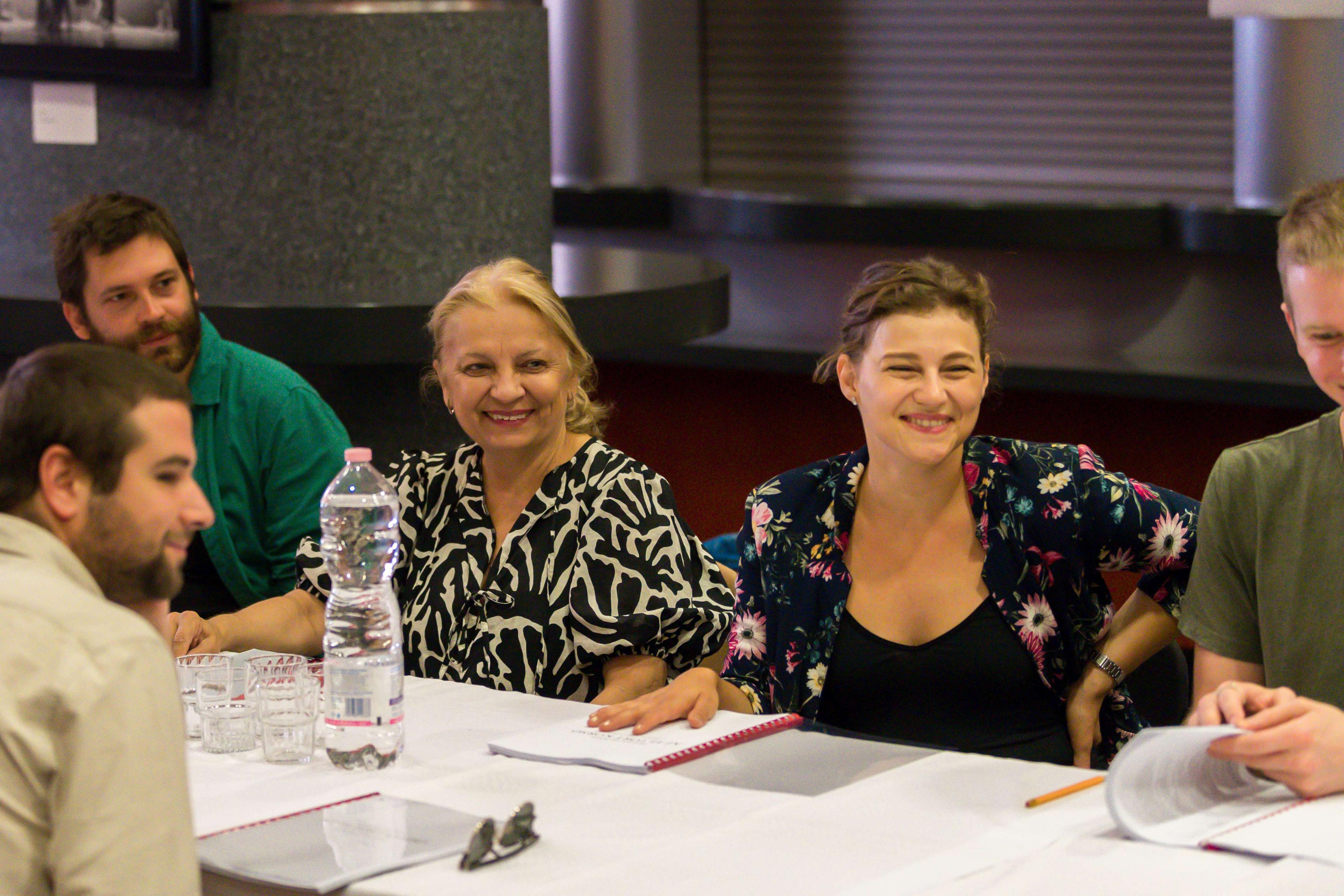 Az eltört korsó: új bemutató a szegedi Kisszínházban 1 Az eltört korsó: új bemutató a szegedi Kisszínházban 1