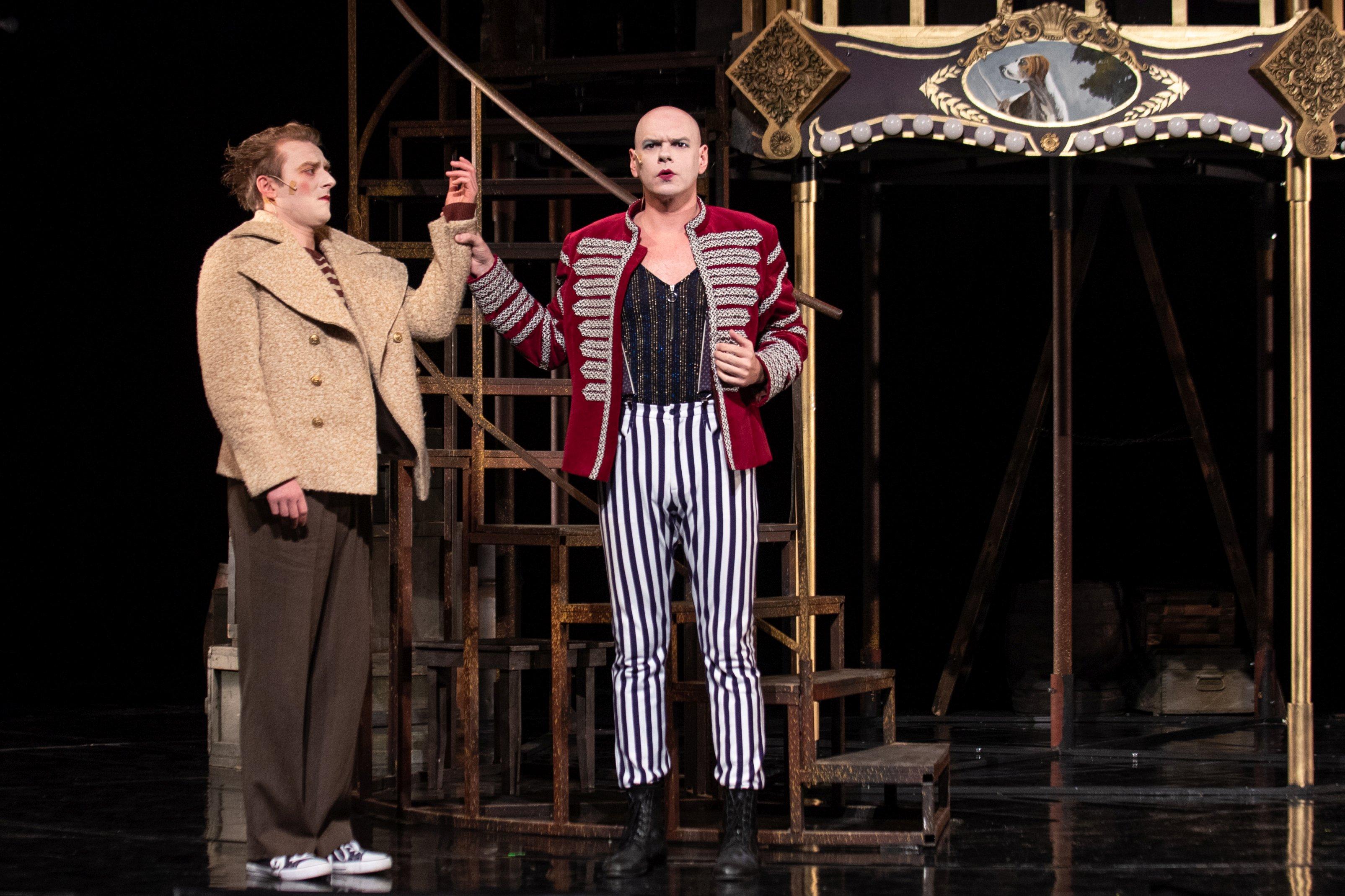 EGYSZER MINT TRAGÉDIA, MÁSSZOR MINT BOHÓZAT hír képe EGYSZER MINT TRAGÉDIA, MÁSSZOR MINT BOHÓZAT hír képe