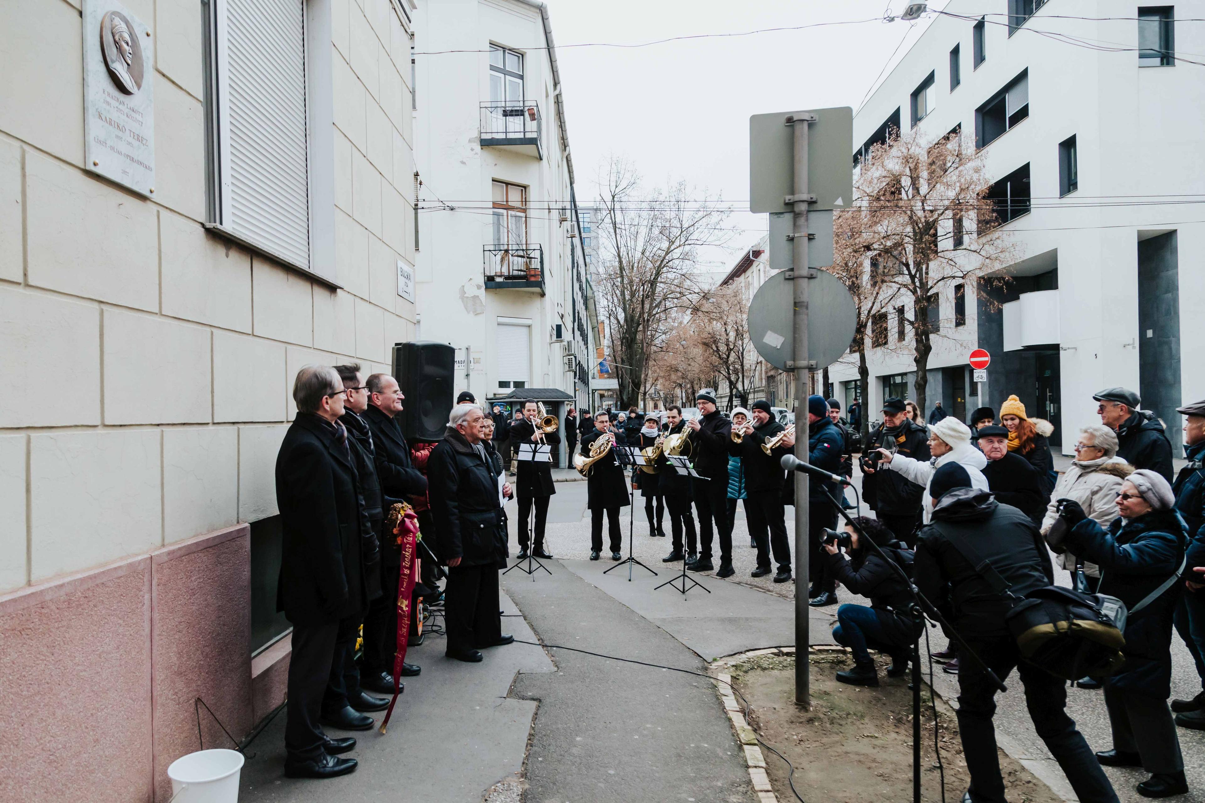 Emléktábla hirdeti, hol lakott Karikó Teréz, a szegedi operajátszás csillaga 1 Emléktábla hirdeti, hol lakott Karikó Teréz, a szegedi operajátszás csillaga 1