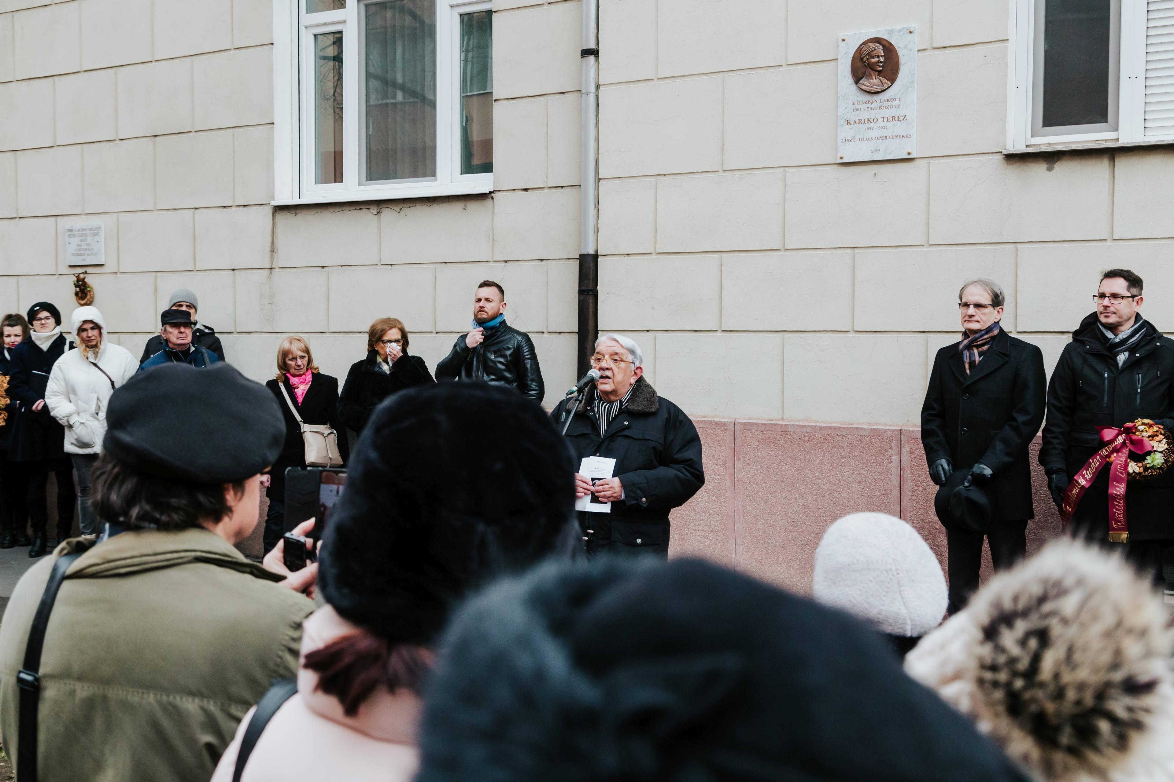 Emléktábla hirdeti, hol lakott Karikó Teréz, a szegedi operajátszás csillaga 2 Emléktábla hirdeti, hol lakott Karikó Teréz, a szegedi operajátszás csillaga 2