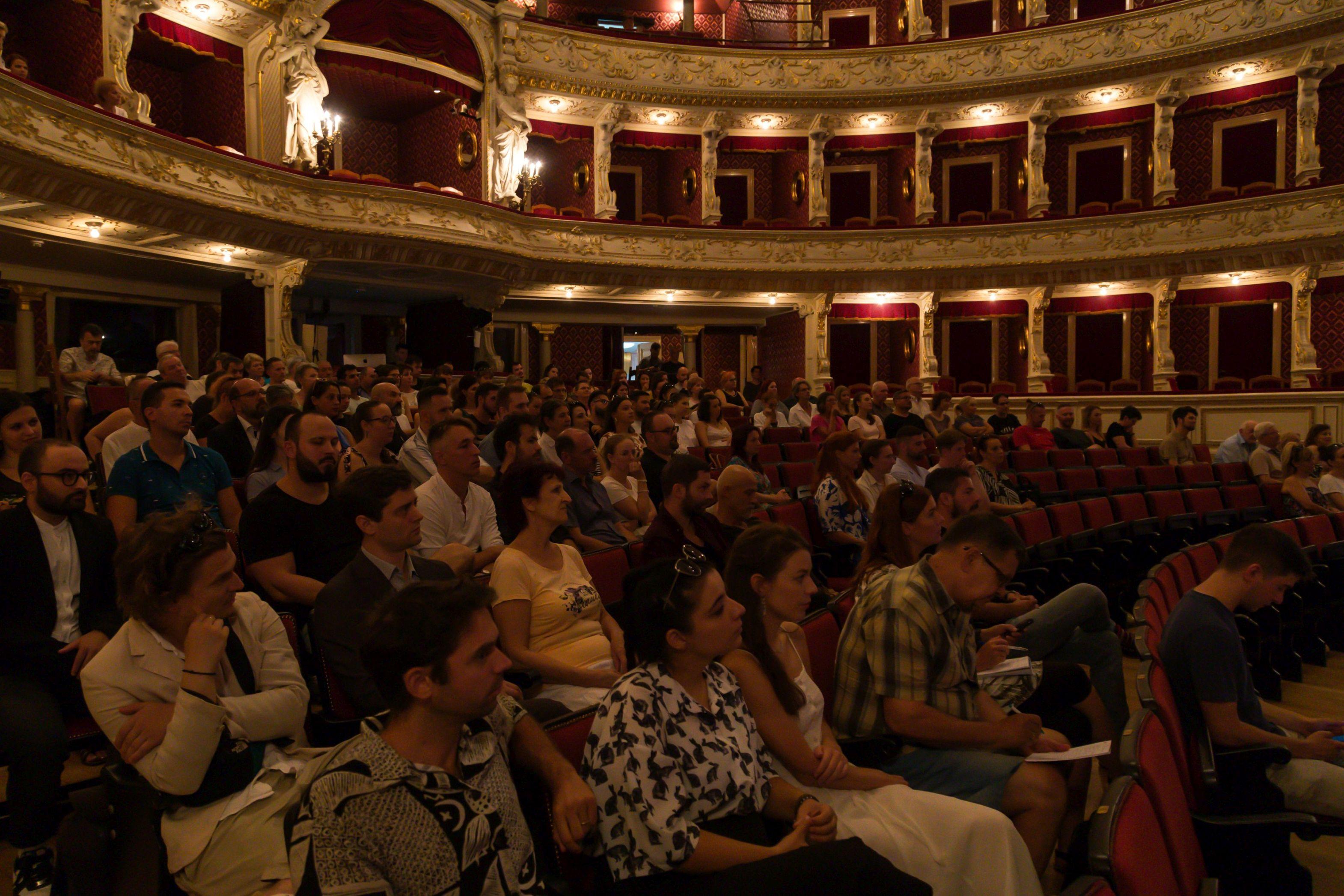 Évadnyitó és olvasópróba a Szegedi Nemzetiben 2 Évadnyitó és olvasópróba a Szegedi Nemzetiben 2