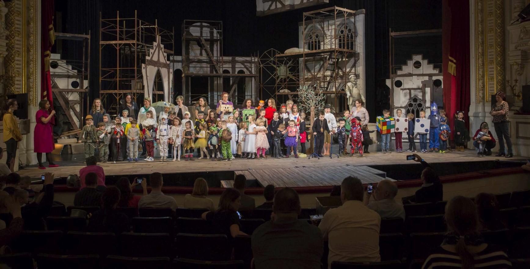 Jelmezverseny a színházban hír képe Jelmezverseny a színházban hír képe