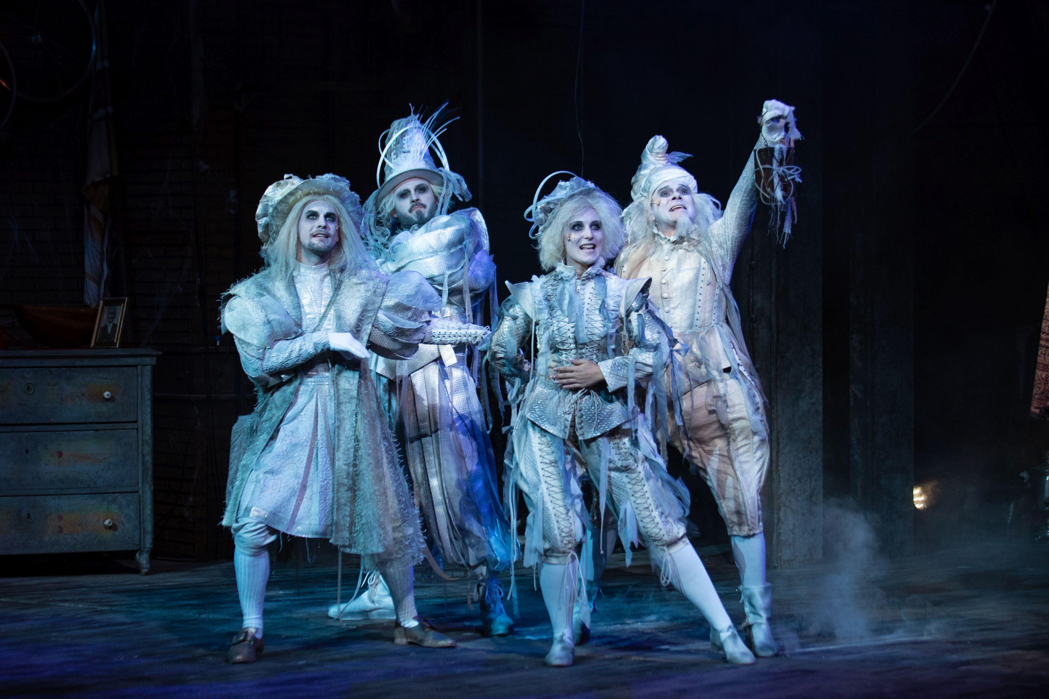 Közönségdíjat kapott a Látványtér kiállításon a szegedi Padlás musical jelmezeiért Horváth Kata hír képe Közönségdíjat kapott a Látványtér kiállításon a szegedi Padlás musical jelmezeiért Horváth Kata hír képe