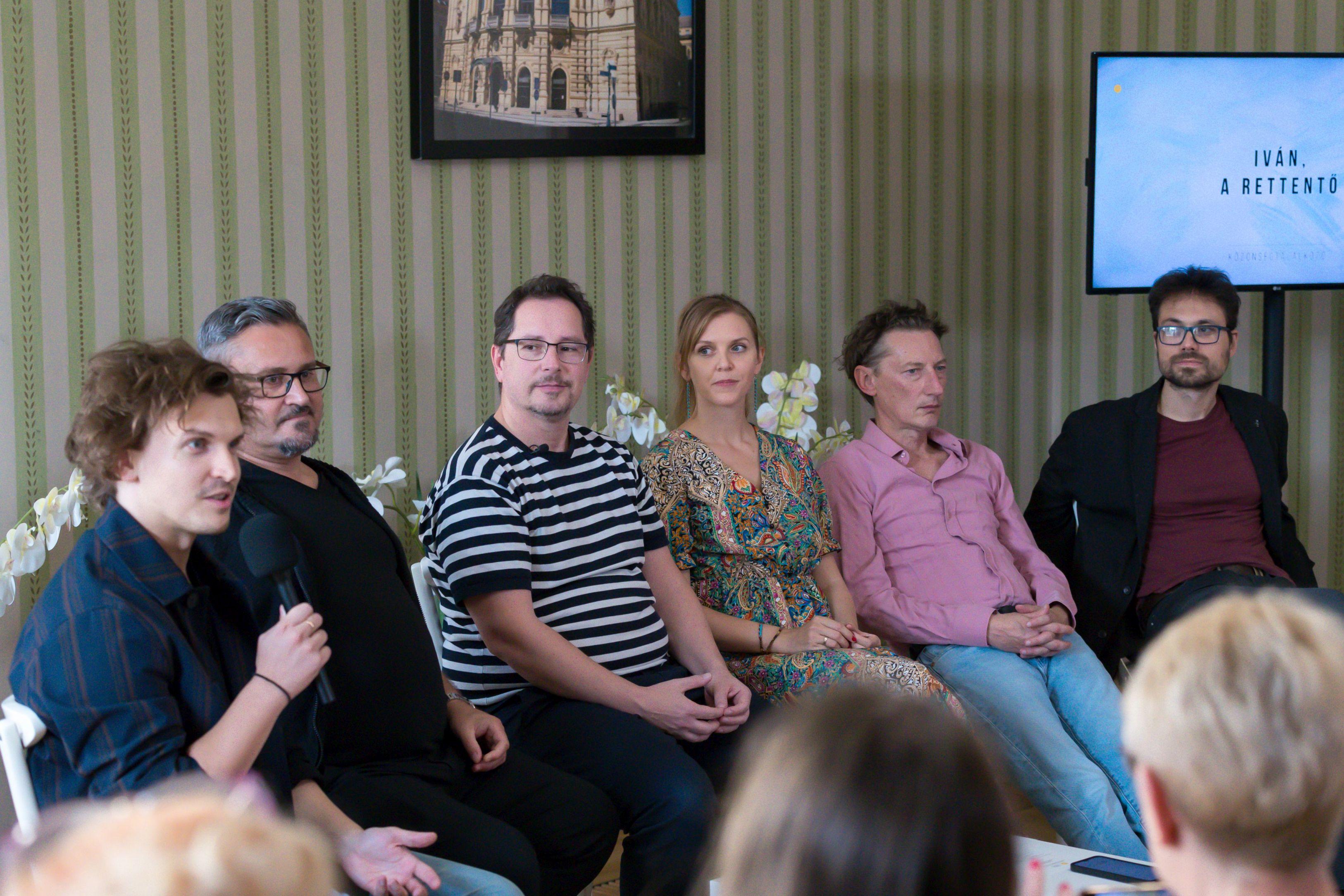 Közönségtalálkozó: Bulgakov hatalmaskodó kisembere és kicsinyeskedő uralkodója együtt elevenedik meg a Kisszínházban hír képe Közönségtalálkozó: Bulgakov hatalmaskodó kisembere és kicsinyeskedő uralkodója együtt elevenedik meg a Kisszínházban hír képe