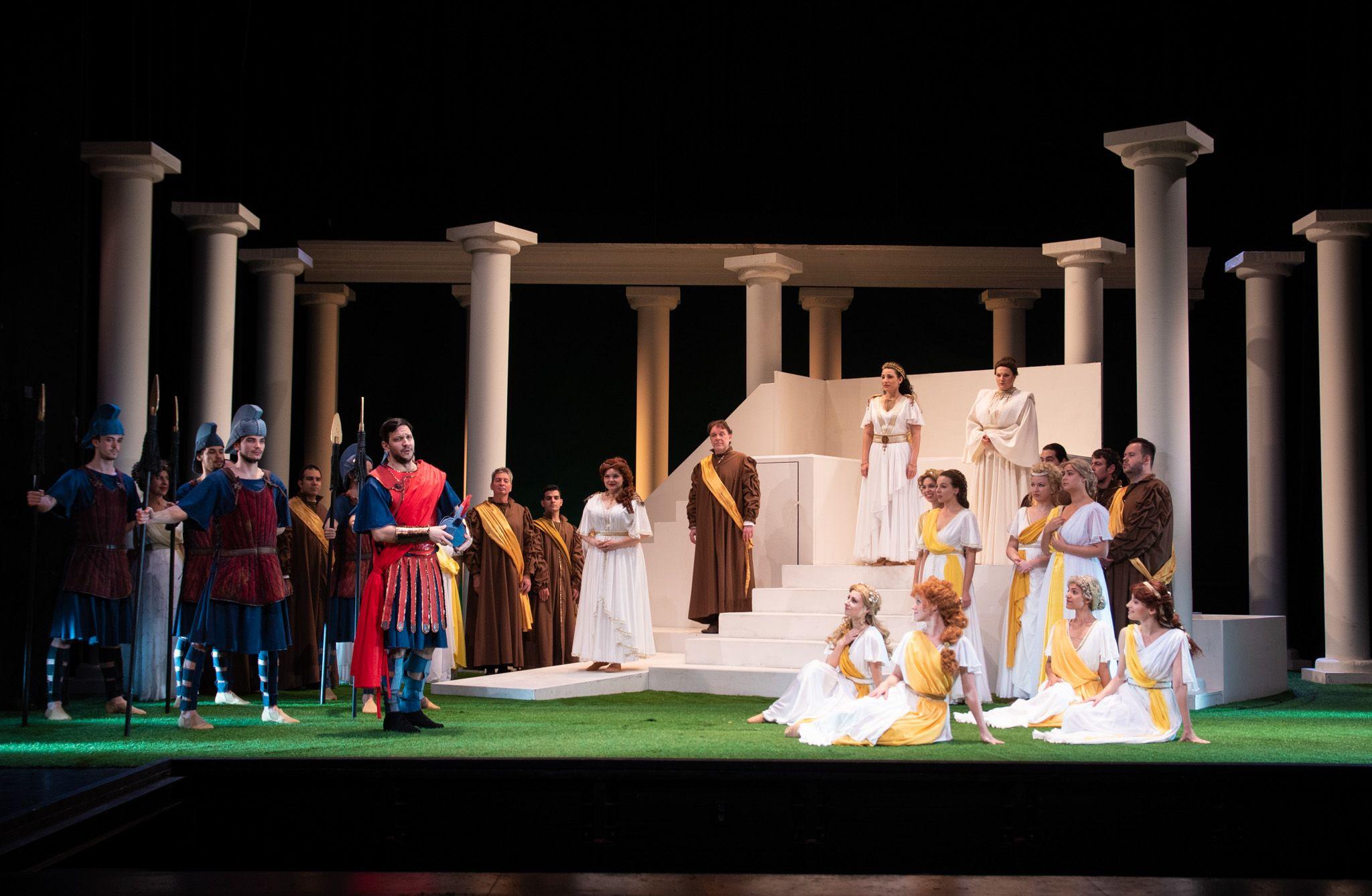 Különös zenei házasság a Kisszínház új bemutatója: háromszáz év a korkülönbség az egy estén játszott két kisopera között hír képe Különös zenei házasság a Kisszínház új bemutatója: háromszáz év a korkülönbség az egy estén játszott két kisopera között hír képe