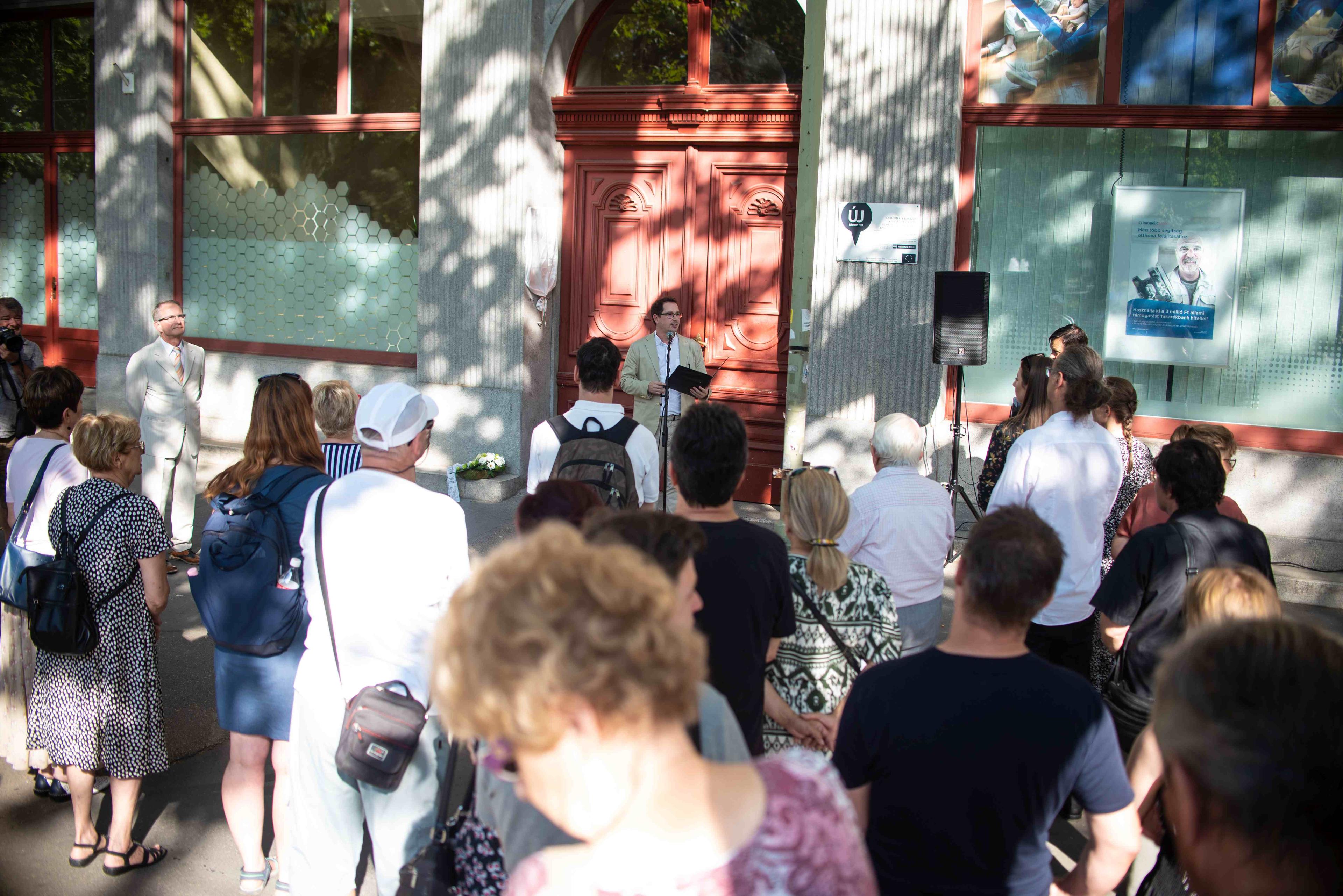 Mától tábla őrzi Agárdy Gábor emlékét Széchenyi téri szülőháza falán fotógaléria képe 4 Mától tábla őrzi Agárdy Gábor emlékét Széchenyi téri szülőháza falán fotógaléria képe 4