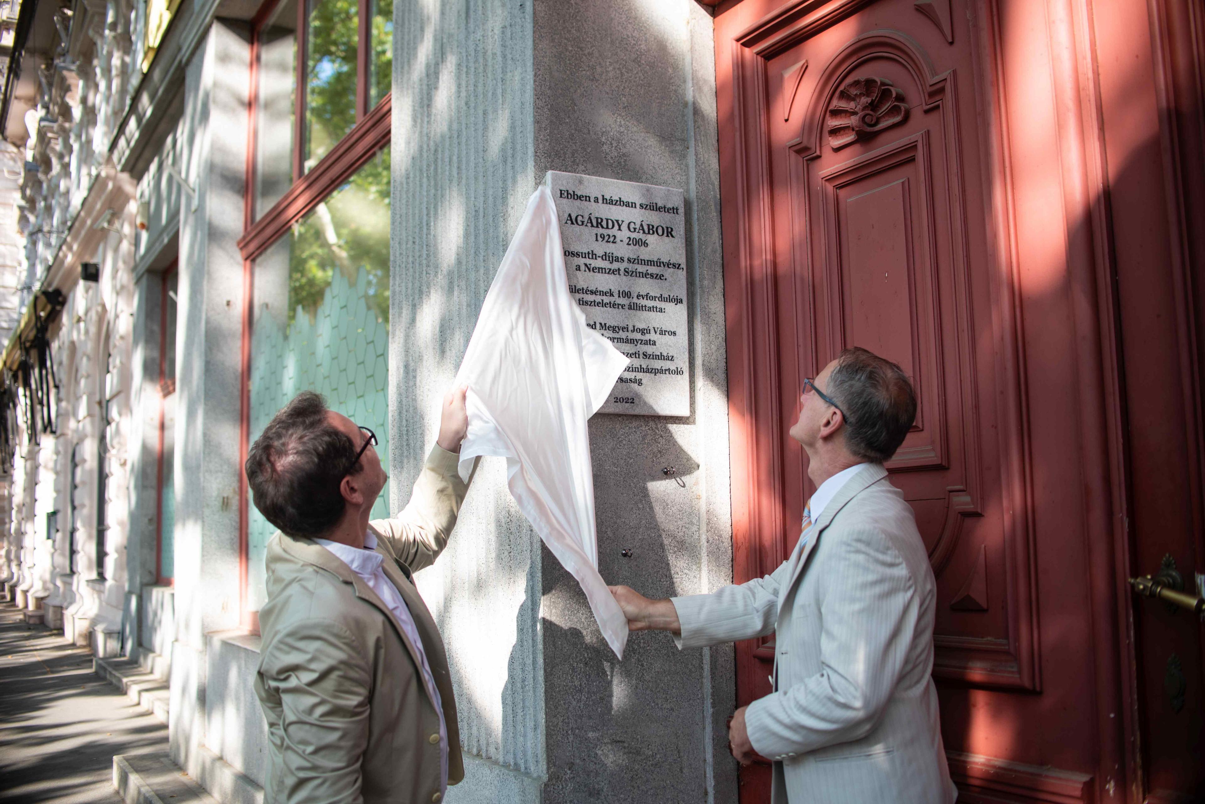 Mától tábla őrzi Agárdy Gábor emlékét Széchenyi téri szülőháza falán hír képe Mától tábla őrzi Agárdy Gábor emlékét Széchenyi téri szülőháza falán hír képe