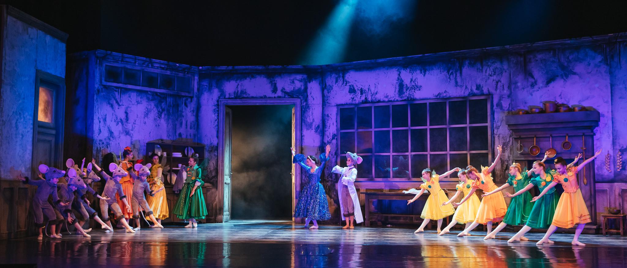 MESEBALETT MIKULÁSRA 2 MESEBALETT MIKULÁSRA 2