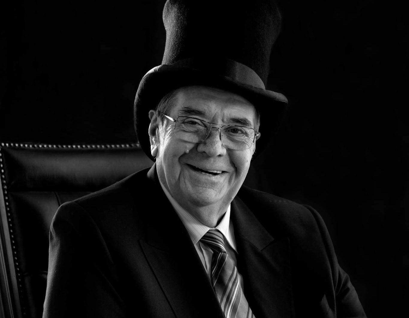 Sándor János búcsúzik Király Leventétől hír képe Sándor János búcsúzik Király Leventétől hír képe