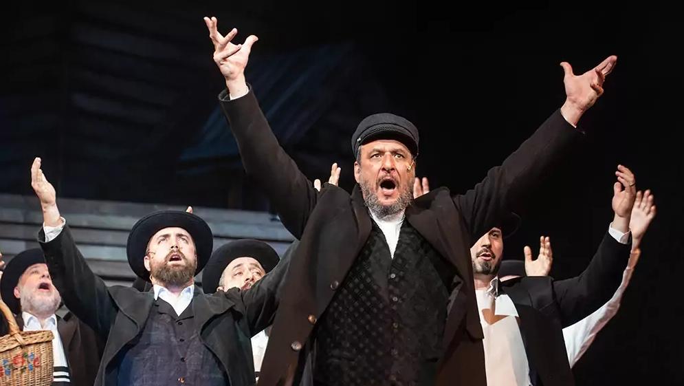 „Számomra ez a hagyomány!” – Királyfitól Hamleten és Lennyn át Tevjéig Borovics Tamás színésszel hír képe „Számomra ez a hagyomány!” – Királyfitól Hamleten és Lennyn át Tevjéig Borovics Tamás színésszel hír képe