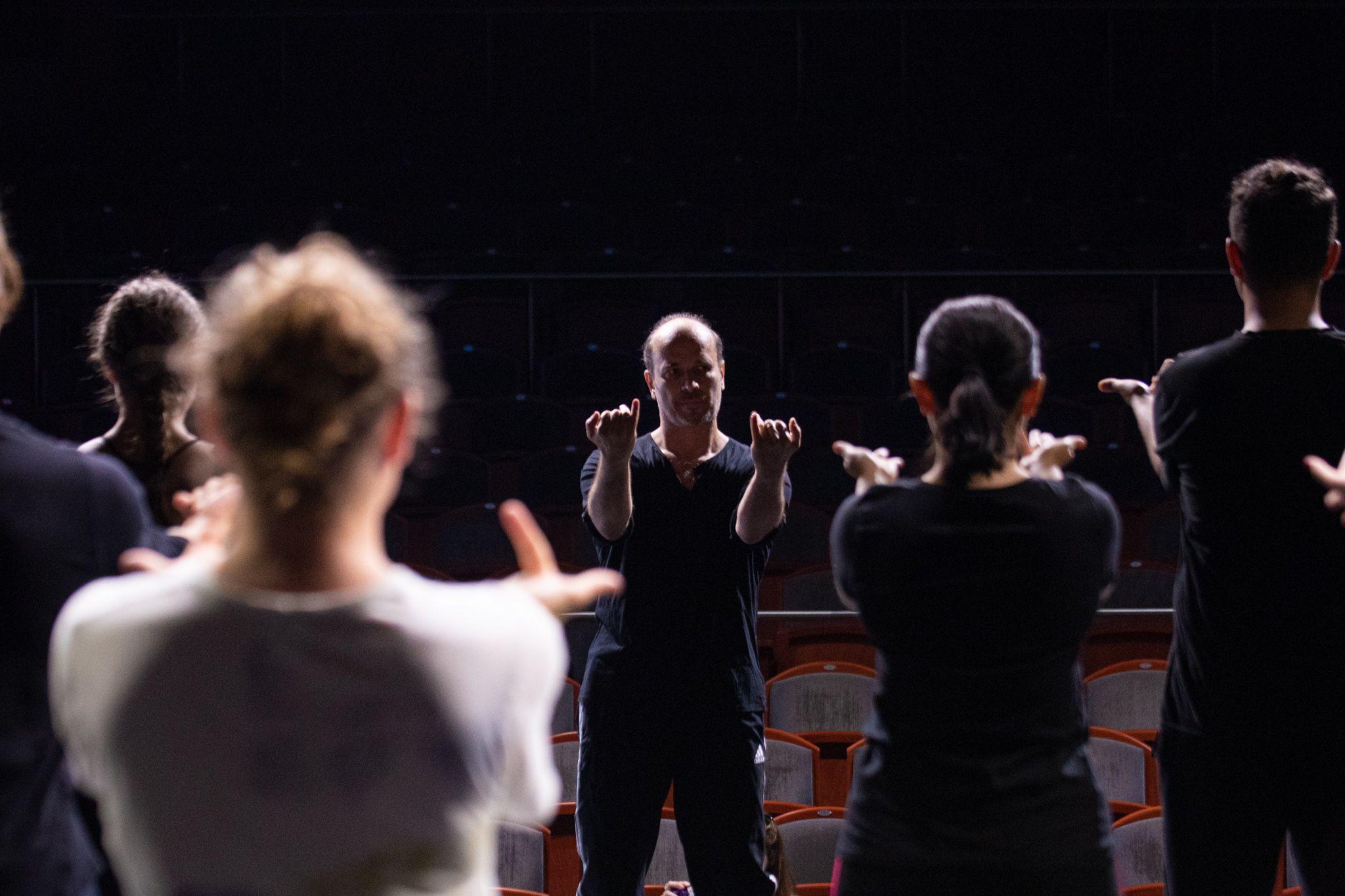 Százan jöttek el szerencsét próbálni idén: három napig casting minden a színházban hír képe Százan jöttek el szerencsét próbálni idén: három napig casting minden a színházban hír képe