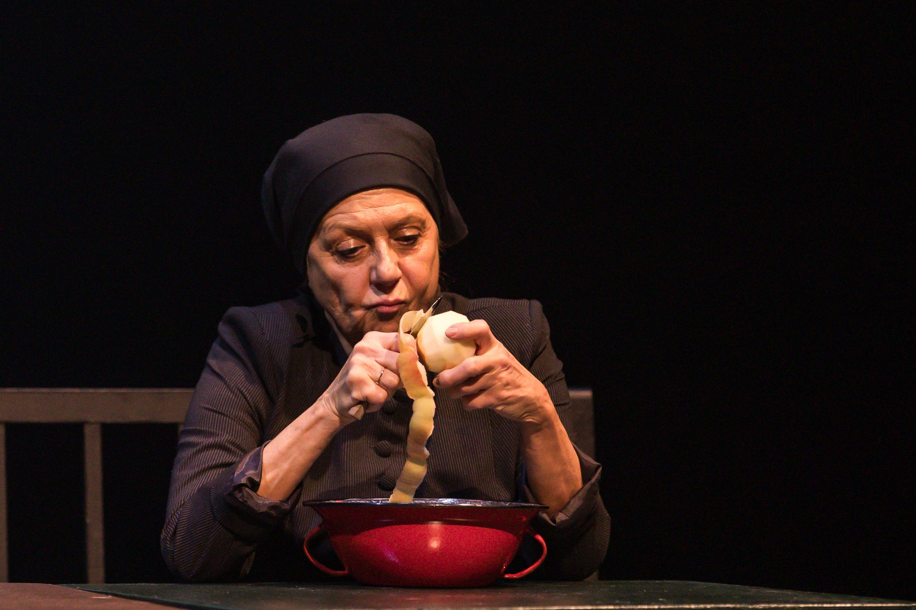 Vastapssal és több meglepetéssel köszöntötték Fekete Gizit a Kisszínházban fotógaléria képe 4 Vastapssal és több meglepetéssel köszöntötték Fekete Gizit a Kisszínházban fotógaléria képe 4