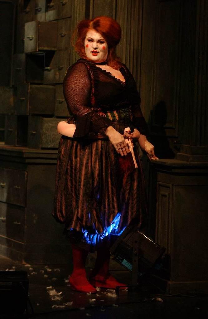 Az özvegy Karnyóné és a két szeleburdiak 2 Az özvegy Karnyóné és a két szeleburdiak 2