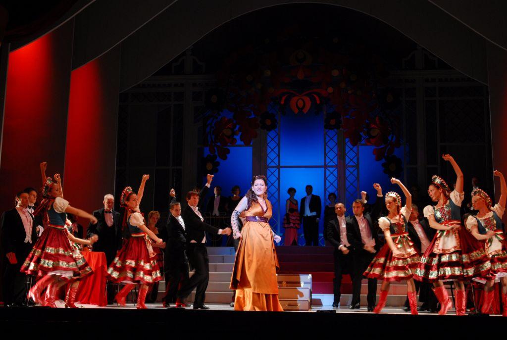 CSÁRDÁSKIRÁLYNŐ 1 CSÁRDÁSKIRÁLYNŐ 1