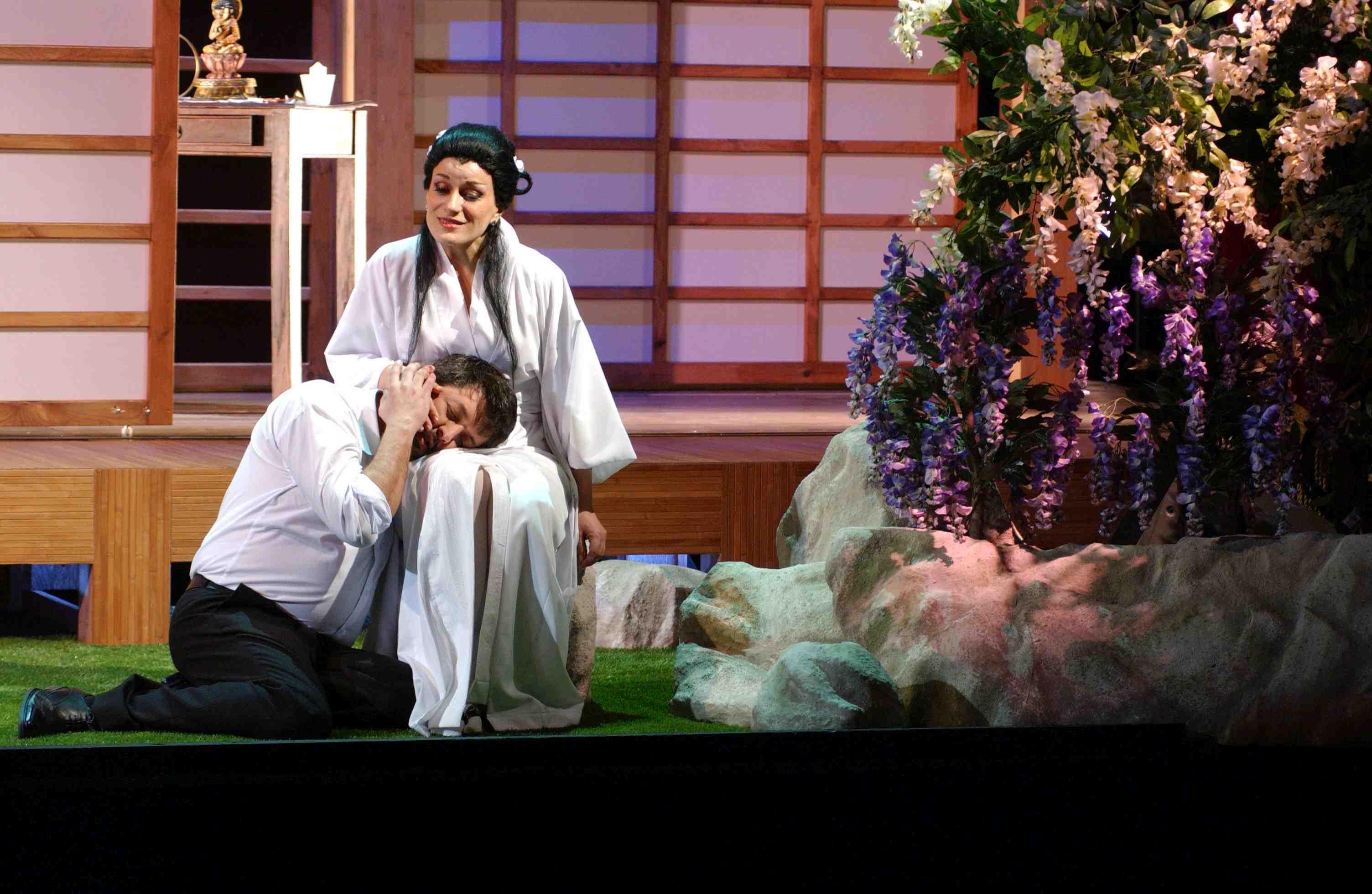 PILLANGÓKISASSZONY 1 PILLANGÓKISASSZONY 1