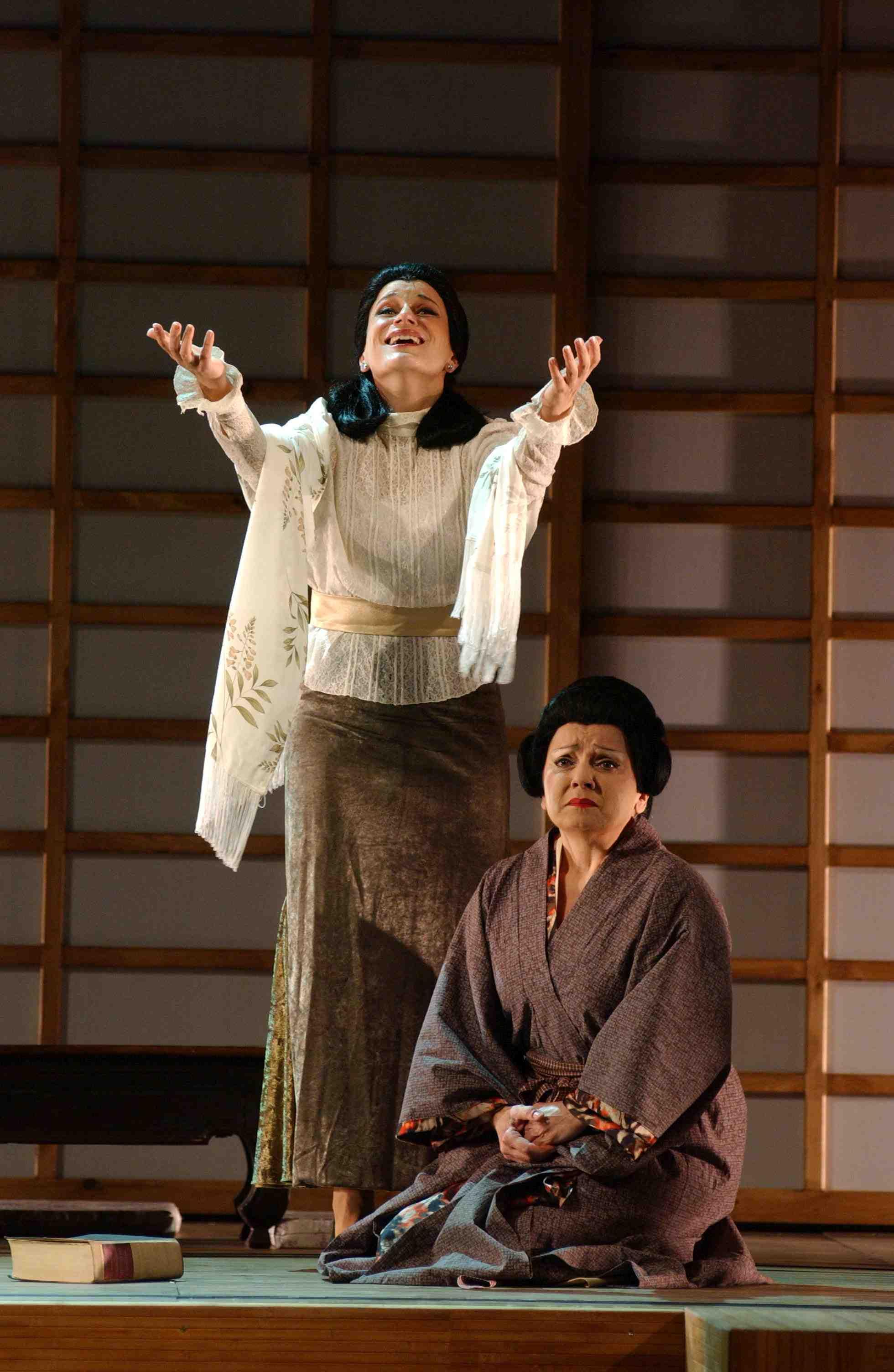 PILLANGÓKISASSZONY 2 PILLANGÓKISASSZONY 2