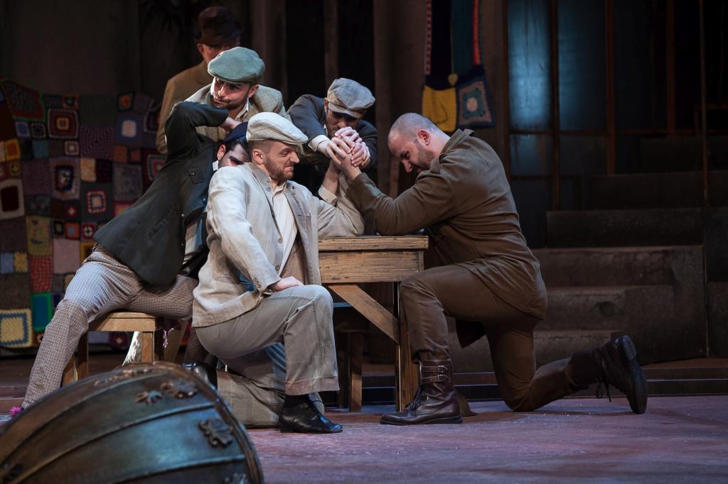 Sly, avagy történet az alvóról, akit felébresztettek fotógaléria képe 4 Sly, avagy történet az alvóról, akit felébresztettek fotógaléria képe 4