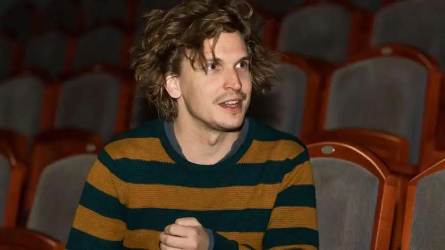 IVÁN, A HATALMASKODÓ KISEMBER ÉS A KICSINYES HATALMAS – A SZEGEDI BULGAKOV-DARAB NEM TAGADJA AZ ÖSSZEFÜGGÉSEKET A MAI VILÁGGAL hír képe IVÁN, A HATALMASKODÓ KISEMBER ÉS A KICSINYES HATALMAS – A SZEGEDI BULGAKOV-DARAB NEM TAGADJA AZ ÖSSZEFÜGGÉSEKET A MAI VILÁGGAL hír képe