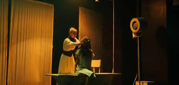 FEKETE HATTYÚ fotógaléria képe 4 FEKETE HATTYÚ fotógaléria képe 4