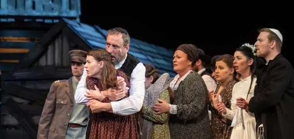 HEGEDŰS A HÁZTETŐN 1 HEGEDŰS A HÁZTETŐN 1