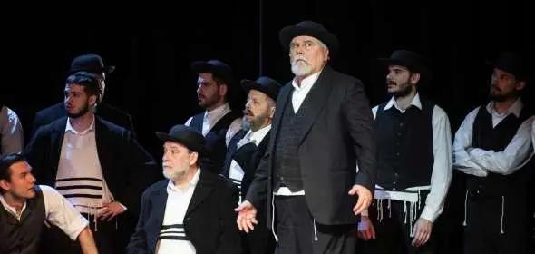 HEGEDŰS A HÁZTETŐN 3 HEGEDŰS A HÁZTETŐN 3